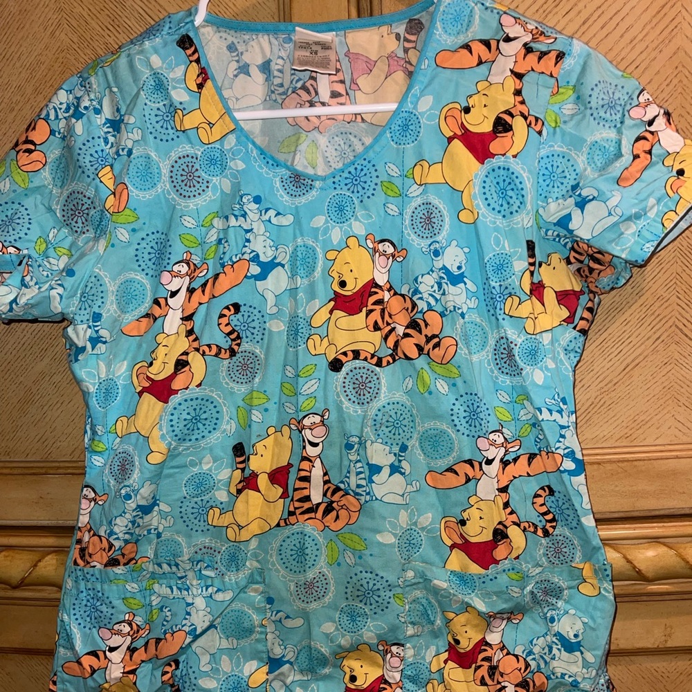DISNEY Winnie the Pooh SZ XS SCRUB TOP